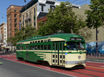 Der in den Hausfarben von  San Franciso Municipal  lackierte PCC-Wagen 1040 war am Abend des 25.