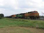 Die BNSF Loks 4807, 9282 und 7553 am 18.10.2007 vor einem Gterzug in Rosenberg (bei Houston, Texas)