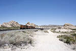 Am 23.06.2026 kam dieser Containerzug durch den Cajon Pass aus Barstow kommend. Die BNSF Maschinen rollen nun an nur noch abw�rts Richtung San Bernadino in Kalifornien. Sch�n sind auch die Felsen, die diesen Ort besonders machen.