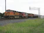 Drei BNSF Loks bespannen am 21.11.2007 einen Gterzug. Die zweite Lok trgt noch die Santa Fe Lackierung. Aufgenommen in Sealy (bei Houston, Texas).