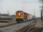 Ein Gterzug der BNSF, bespannt mit den BNSF Loks 5305 und 4802.