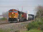 Die BNSF Loks 4188, 2336 (mit grner BN Lackierung) und 2346 bespannen am 26.1.2008 einen Gterzug, aufgenommen in Galveston (Texas).
