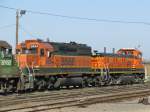 Die BNSF Loks 6854 und 1251 sind am 9.2.2008 in Galveston (Texas) abgestellt.