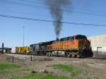 Die offensichtlich defekte BNSF Lok 5005 und die CSX Lok 5478 ziehen gemeinsam einen Gterzug, aufgenommen am 17.2.2008 in Houston (Texas).