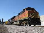 Die BNSF Lok 5005 und die CSX Lok 5478 (beide Dash 9) mit einem Gterzug am 17.2.2008 in Houston (Texas).