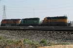 Die BNSF Lok 6950 (SD40-2), die FURX Lok 7928 (SD40-2) und die BNSF Lok 7751 (ES44DC) sind am 23.2.2008 in Houston (Texas) abgestellt.