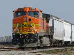 Die BNSF Lok 5368 (Dash 9) vor einem Gterzug am 23.2.2008 in Houston (Texas).