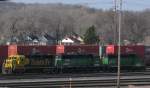 Die BNSF Loks 2514 (GP35), 3122 und 2821 (GP39M) am 2.3.2008 in Kansas City.