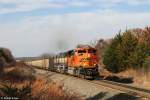 BNSF 9210 (EMD SD70ACE) + BNSF 9504 (EMD SD70MAC) mit Kohlezug am 22.12.2014 bei Decatur, Texas.