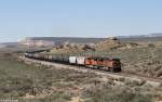 BNSF 1017 mit Güterzug am 31.03.2015 bei Manuelito, New Mexico