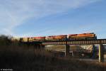 KCS 4113 und zwei weitere Loks mit einem Güterzug am 16.12.2014 am Lake Lavon, nördlich von Dallas, Texas.