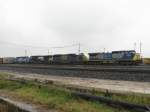 Die CSX Loks 7662, 8524 und die NS Lok 8346 sowie die CSX Lok 8819 (mit Conrail Lackierung) mit einem Gterzug am 15.2.2008 in Houston (Texas).