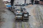 Norfolk Southern #6710 (SD60) und #9513 (C40-9W) in Enola Pennsylvania. 3/4/2011 Foto.