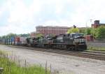 Norfolk Southern No. 9624, 9777, und 9727(C40-9W) fhrt einem Zug 28.08.2011 durch Altoona Pennsylvania.