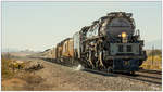 Union Pacific No 4014 Big Boy fährt bei den 150 Jahr Feierlichkeiten der Transkontinental Eisenbahn dem  The Great Race Across the Southwest  von Bloomington über Barstow nach Yermo.
