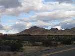 Zwei Union Pacific Loks sind am 6.1.2008 mit einem Gterzug an der Staatsgrenze Arizona/New Mexico unterwegs.