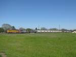 Die Union Pacific Loks 3543 und 2679 mit einem Gterzug am 27.2.2008 in Sealy (bei Houston, Texas).