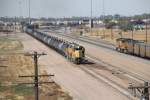 Union Pacific SD40-2 3138 mit eine Reihe Kesselwagen, Bailey Yard Rangierbahnhof, North Platte Nebraska, 14.9.2012