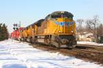 Elmhurst, Chicago: UP8477, EMD SD70ACe , man beachte die Federn eines Bussards (?) am vorderen Aufstieg - 08/03/13