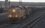 7.6.2012 Helper, UT. UP 7777, 7062 + weitere Lok werden vom California Zephyr (aus dem aufgenommen wurde) berholt.