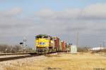 UP 8643 + UP 7645 mit einem gemischten Güterzug am 20.12.2014 in Stanton, Texas.