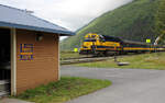 ARR-Lok 3009 f�hrt mit dem 'Glacier Discovery' ein.