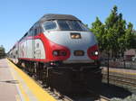Caltrain Lok 926 auf dem Weg von San Francisco nach San Jose im Bahnhof Redwood City am 1.7.2017.