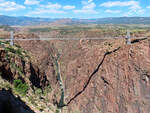 Die imposante Royal Gorge Schlucht mit dem Bahngleis tief unten.