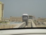 Fahrt in einem Zug der Dubai Jumeirah Monorail.
Hier begegnet meinem Zug gerade der lokfhrerlose Gegenzug.
27.7.2010