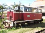 Eine russische Schmalspur-Diesellok wartet in Dalat, Vietnam, auf bessere Tage (Mrz 2010).