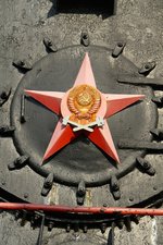 Reschytza in Weißrussland. An vielen Bahnhöfen steht eine Sockellok als Denkmal. Hier eine Dampflok mit schönen Stern vorne dran. In dem autoritär regiertem Land halten sich die Leute gut an die Vorschriften, und es gibt auch keine scheusslichen Graffitos. Erspechtet am 5.9.16.