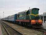 Diese Lok stellte einen D-Zug nach Hrodna bereit, der tglich um 18:28 Uhr abfhrt. Gomel, 01.04.2010/16:52 Uhr. 