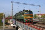 2M62-1022 mit Güterzug am 26.04.2019 in Minsk