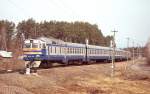 Noch mal der DR1A 126 am 28.03.2012 auf der Fahrt nach Gomel am Stadtrand von Gomel. Nikon F75 -Scan vom Dia. 