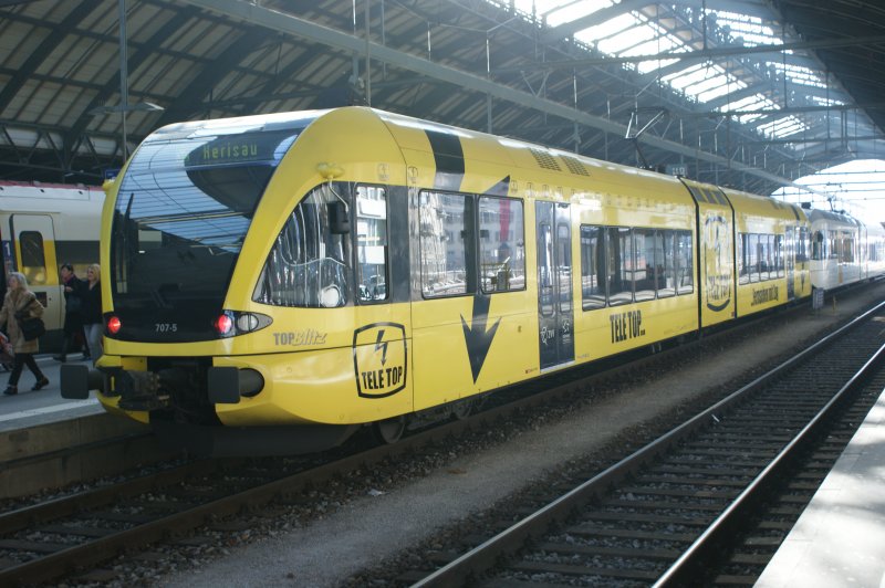Thurbo GTW 707-5 im TELE TOP Design als S-Bahn nach Herisau. Aufgenommen am 02.02.2009 in St. Gallen.