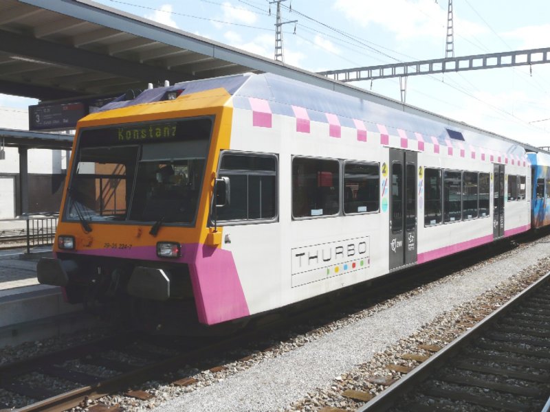 THURBO - GTW Steuerwagen 2 KL. Bt 50 46 29-35 224-7 im Bahnhof von Weinfelden am 13.04.2008