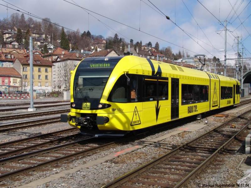Thurbo RABe 526 707  Werbetriebwagen  Radio Top - Tele Top am 14.03.04 in St.Gallen
