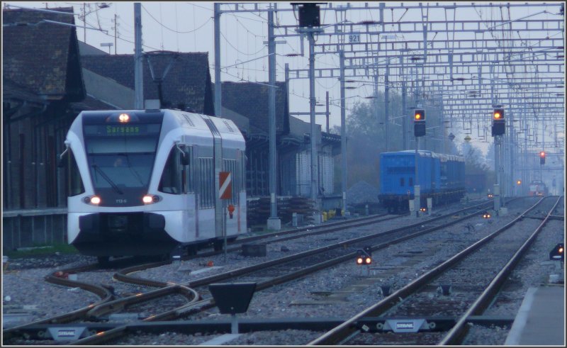 Thurbo RABe 526 712-5 wartet in Buchs SG bis der Rheintal Express nach St.Gallen abgefahren ist. (01.11.2007)
