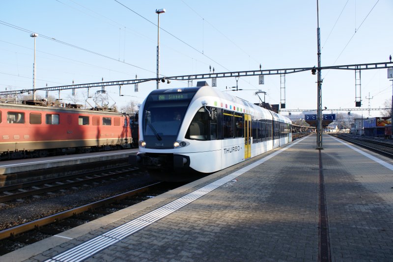 THURBO RABe 526 741-4 fhrt am 19.10.07 als S 22 Richtung Singen aus dem Bahnhof Blach aus.