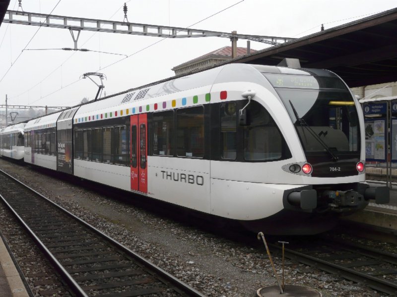 Thurbo - Triebwagen RABe 2/6 526 704-2 mit weiterem RABe 2/6 im Bahnhof von Schaffhausen am 01.01.2008