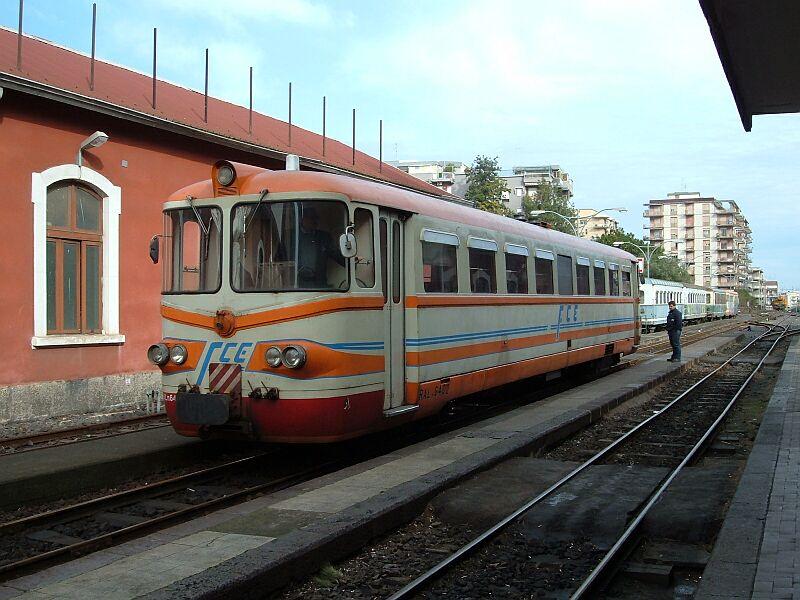 Tiebwagen RALn 6402 am 01.02.2006 in Catania - Borgo.