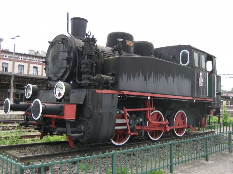TKh49-5564 von vorne im Hauptbahnhof Torun.