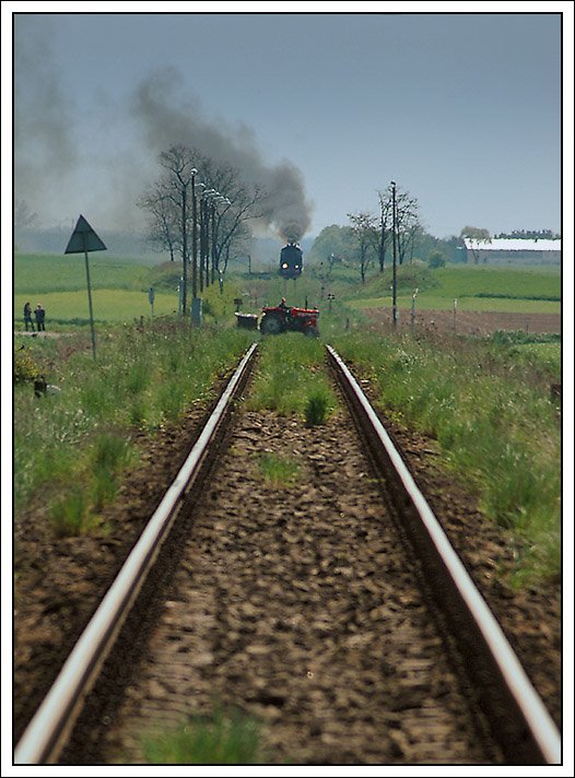 Tkt48-18 bespannte gemeinsam mit GWR 5521 aus England am 3.5.2008 einen Sonderzug von Leszno nach Wolsztyn. (Aufnahme neu berarbeitet und gedreht. Jetzt kommt halt die Lok schief daher, das war aber wirklich so.)