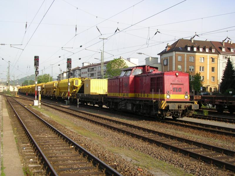 TLG 203-204 rangiert mit Bauzugwagen in Pforzheim Hbf. 15.5.06
