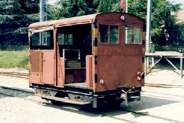 Tm 2/2 101 der BTI (ex SBB)(asm Gruppe) vor dem Umbau im August 1987 vor dem Depot Tuffelen