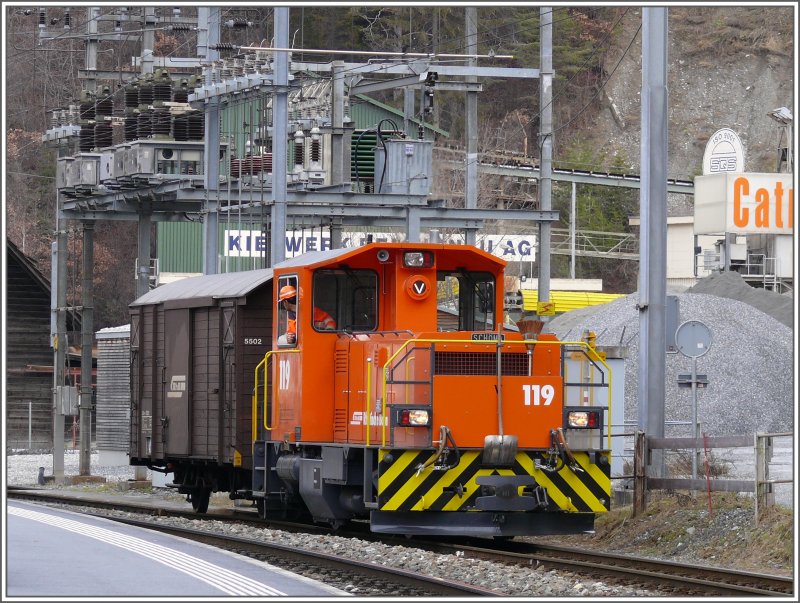 Tm 2/2 119 von Schma besorgt den Rangierdienst in Reichenau-Tamins. (10.12.2007)