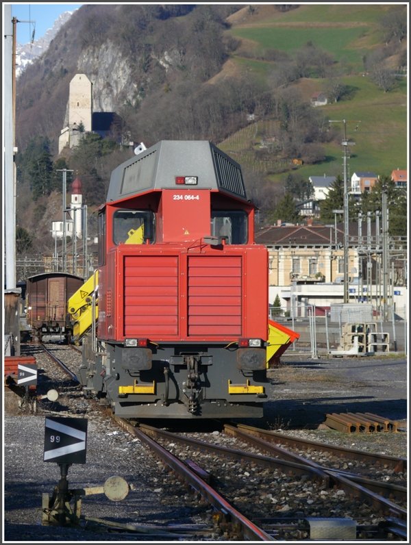 Tm 234 064-4 vor dem Schloss Sargans. (24.12.2008)