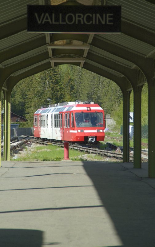 TMR BDeh 4/6 bei der einfahrt im kreuzungs Bahnhof Valorcine.
20.05.2009