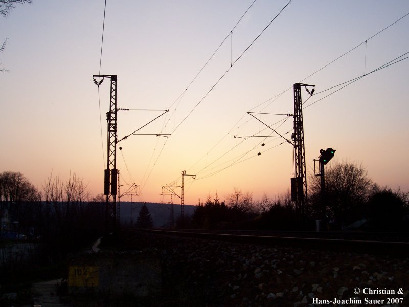 Toller Sonnenuntergang. Fotografiert kurz vor dem Bahnhof Prfening am 26.03.2007