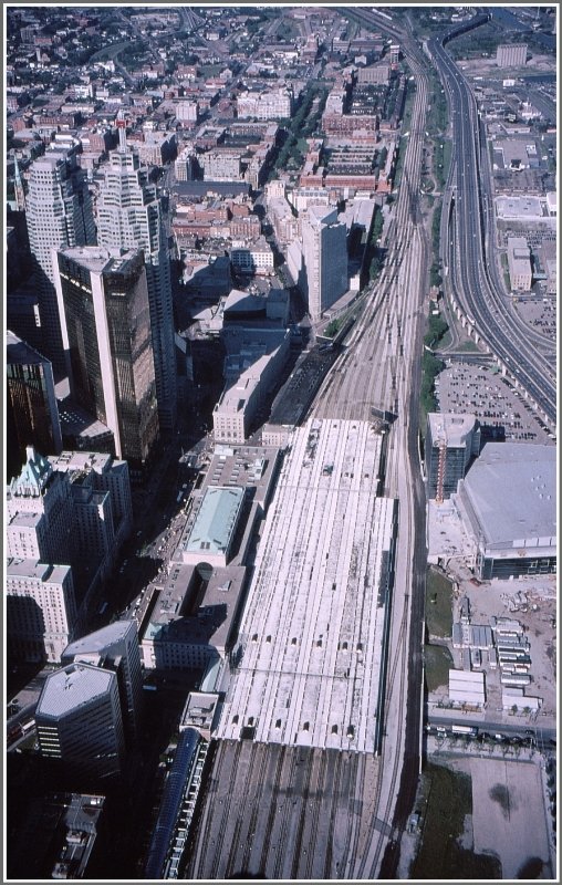 Toronto Union Station gesehen vom CN Tower. (Archiv 07/1998)